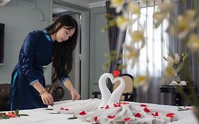 Madelise Palace Hotel & Travel